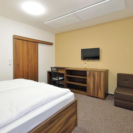 Penzion Kuzelna Hotel ทรุตนอฟ ภายนอก รูปภาพ