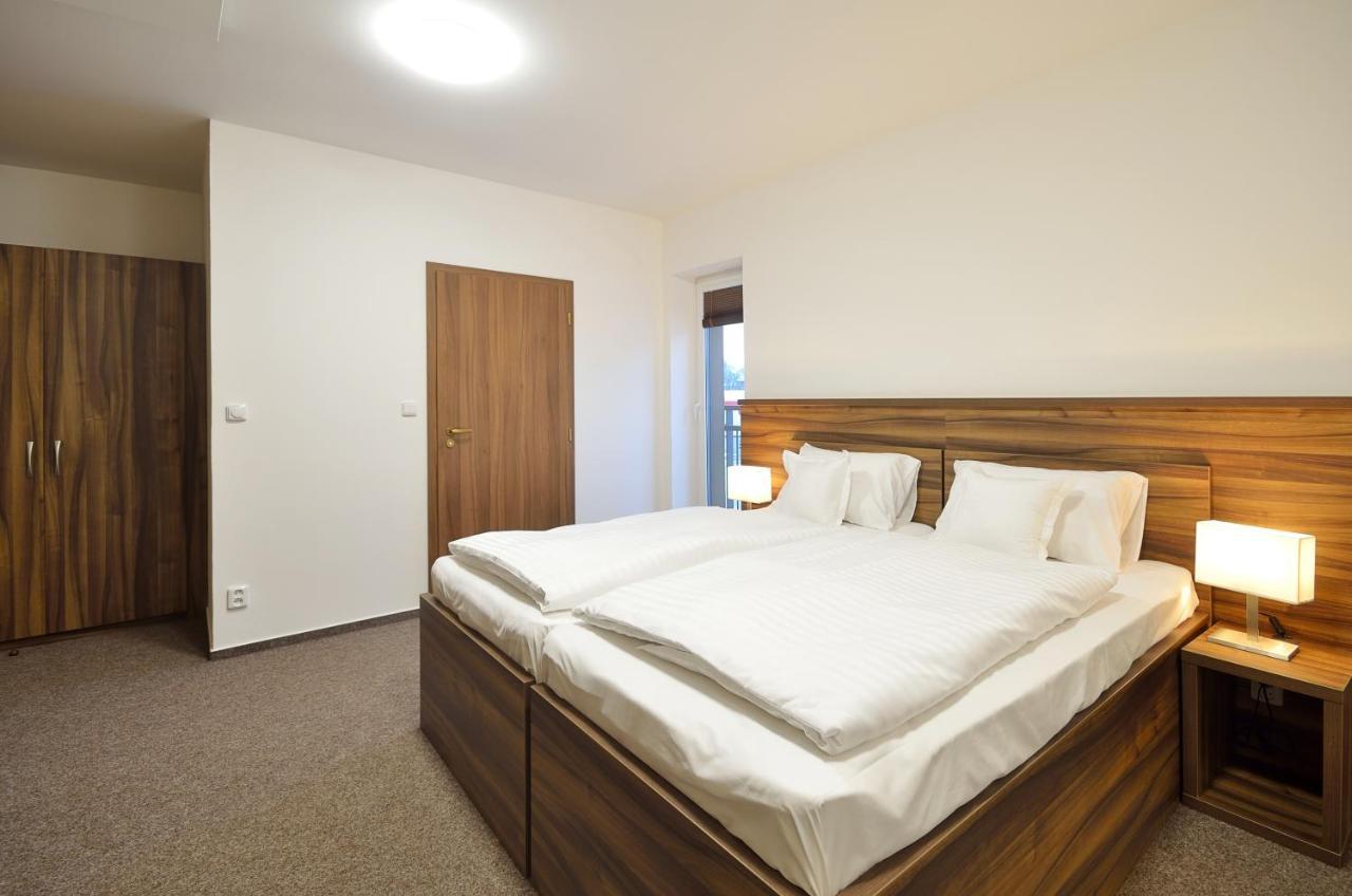 Penzion Kuzelna Hotel ทรุตนอฟ ภายนอก รูปภาพ
