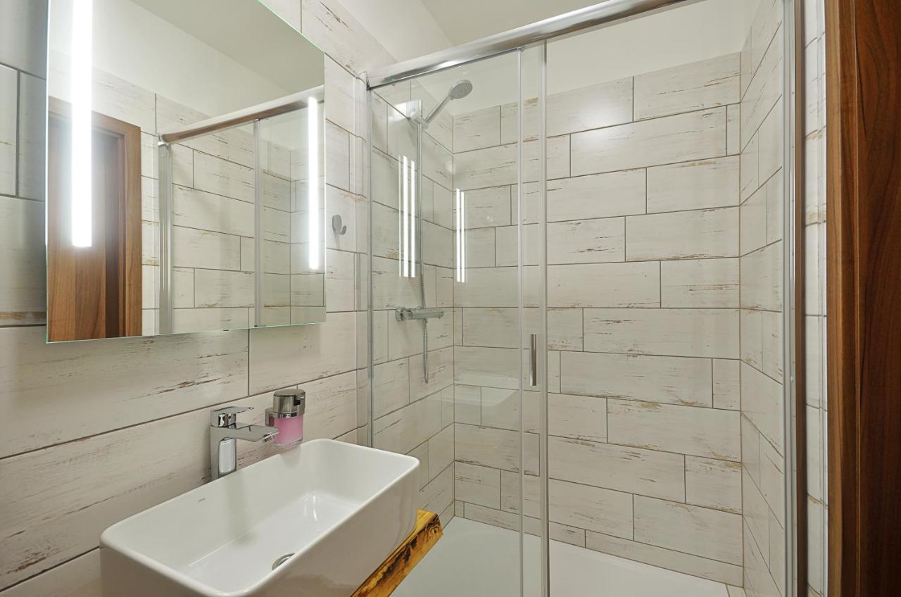 Penzion Kuzelna Hotel ทรุตนอฟ ภายนอก รูปภาพ